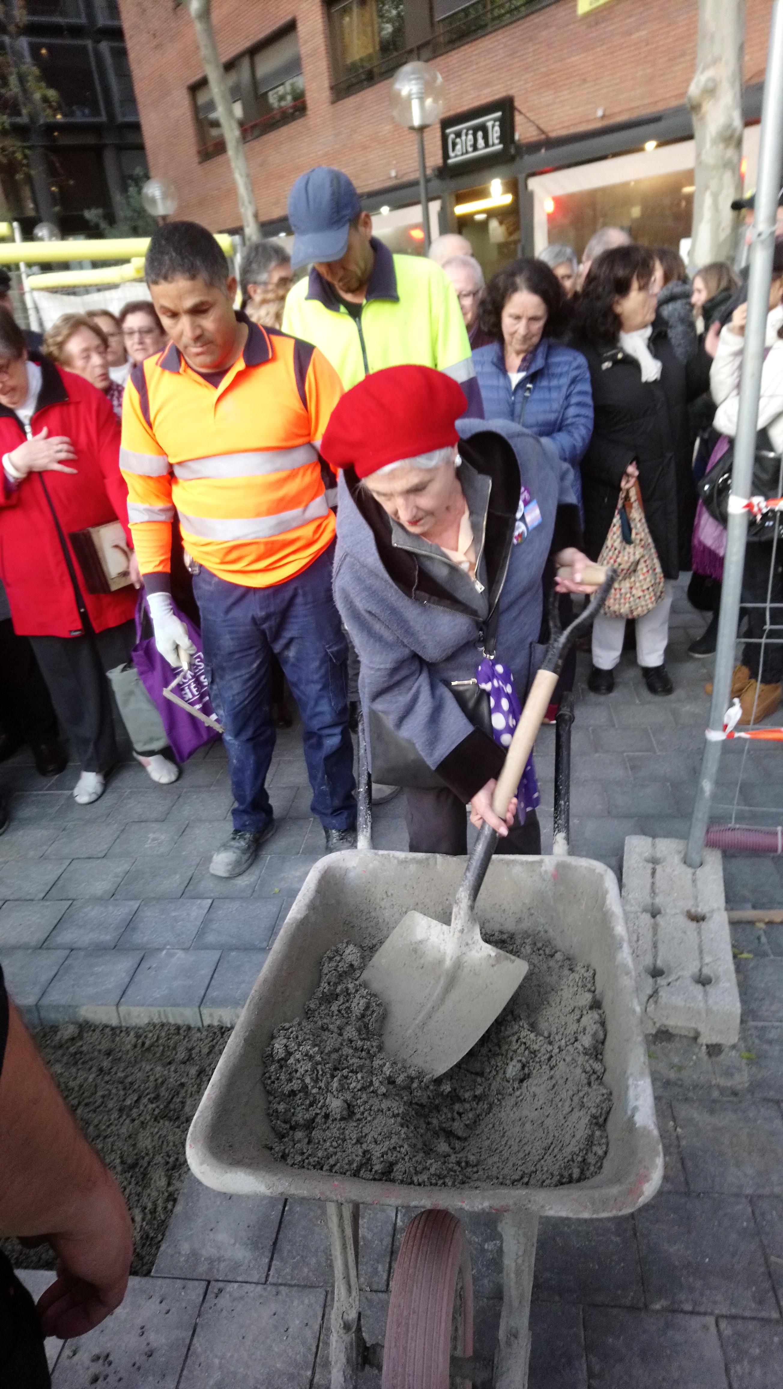 Enterrado de documentos en el acto de colocación de la primera piedra del monumento, 25/11/2019