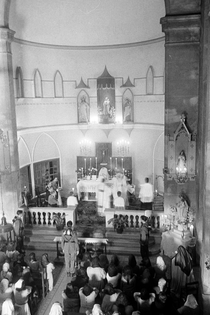 Missa de la Mercè a la capella de la presó de dones de Les Corts. Josep Postius Saura, 24/09/1945. Arxiu Fotogràfic de Barcelona Fons AFB 312