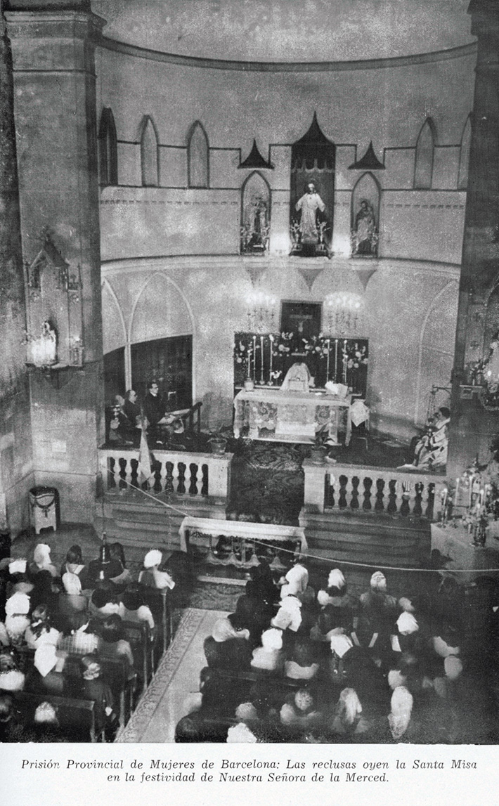 Missa de la Mercè a la capella de la presó de dones de Les Corts. Josep Postius Saura, 24/09/1945.  Arxiu Fotogràfic de Barcelona Fons AFB 3127