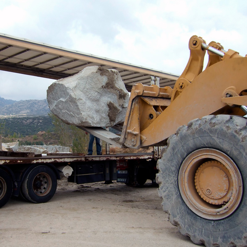  Loading the Bustarviejo stone