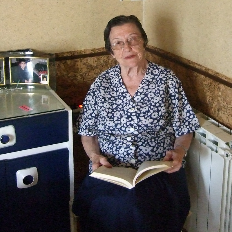 Ángeles García-Madrid at her home in Vallecas, September 2008. Photo by the Association for Culture and Memory of Catalonia (ACMe).