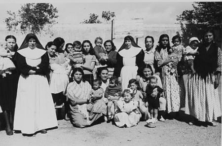 Recluses de la presó de dones reben la visita dels seus fills amb motiu del la festivitat de la Mercè.
