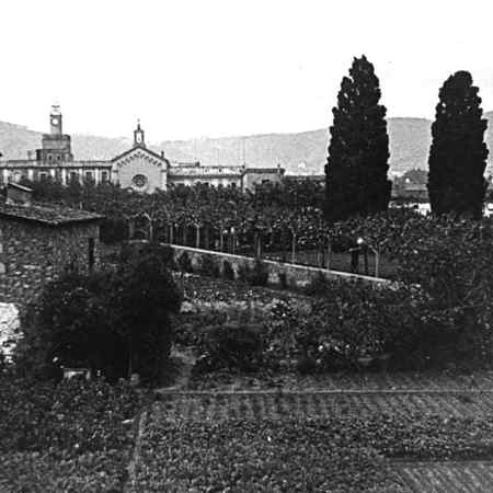 Panoràmiques de l’edifici amb la gran extensió de l’hort en primer pla. Can Duran o Felò. Arxiu del Districte de Les Corts, AMDC3-338. Bonaventura Batlle i Piera, 1950.