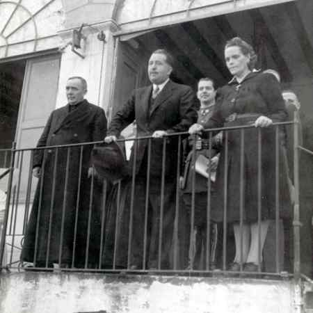 Cerimònia de concessió de llbertats condicionals en la presó de Les Corts, 03/04/1944, Carlos Pérez de Rozas, 03/04/1944. Arxiu Fotogràfic de Barcelona Fons AFB1-001 Ajuntament de Barcelona.