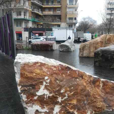 Mármol de Macael en primer plano. Foto Plataforma Monumento Prisión de Mujeres de Les Corts 2019