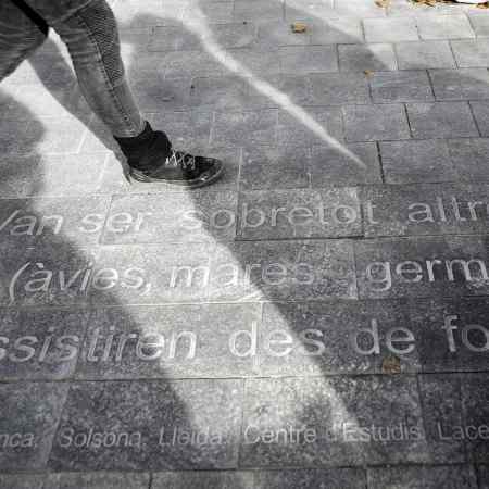 Inscripción relativa a la piedra de Solsona, 2019. Foto Plataforma Futuro Monumento Prisión de Mujeres de Les Corts