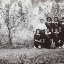 Equipo femenino de Baloncesto, Les Corts. Archivo personal de Maria Salvo.